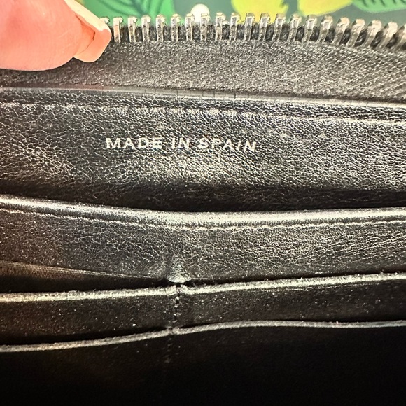 CHANEL Matelasse Quilted Black Patent Caviar Leather Round Zip Long Wallet ๐ค๐ฅ - Picture 8 of 13